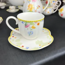 Elegance at the Table Küche & Esszimmer-Oster-Tulpen-Geschirrset – Frühlingsinspiriertes Serviergeschirr aus Keramik