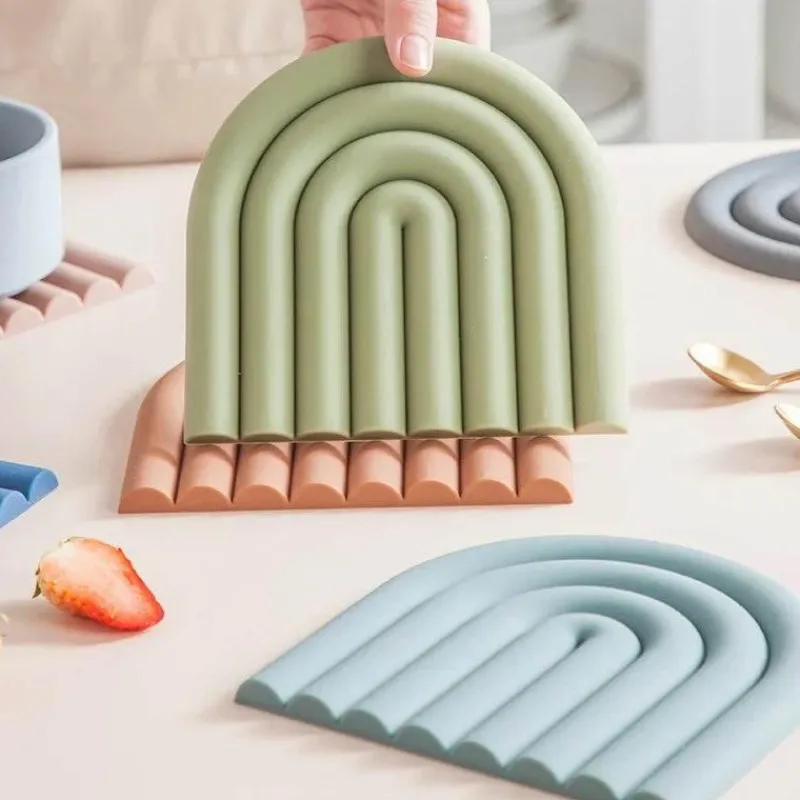 Tom Küche & Esszimmer-Regenbogen-Untersetzer-Set aus Silikon – hitzebeständige Tischsets für die Küche