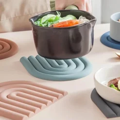 Tom Küche & Esszimmer-Regenbogen-Untersetzer-Set aus Silikon – hitzebeständige Tischsets für die Küche