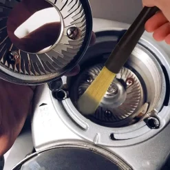 Tom Küche & Esszimmer-Reinigungsbürste für Espressomaschinen. Unverzichtbares Mahlwerk-Zubehör für optimale Kaffeepflege.