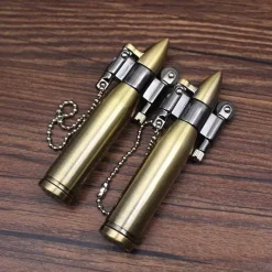 The Outdoor Vault Outdoor-Gadgets|Heimwerkzeuge-Retro Jet Feuerzeug Schlüsselanhänger - Metall Accessoire