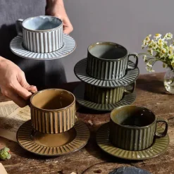 Plates u0026 More Küche & Esszimmer-Retro-Kaffeetassen-Set – Keramiktasse mit Untertasse und Löffel für das Café zu Hause