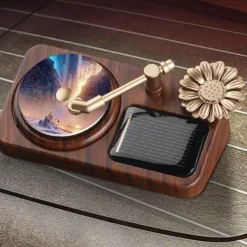 Wild u0026 Free Gear Autozubehör|Automobilindustrie-Retro-Plattenspieler-Auto-Lufterfrischer – rotierendes Solar-Design