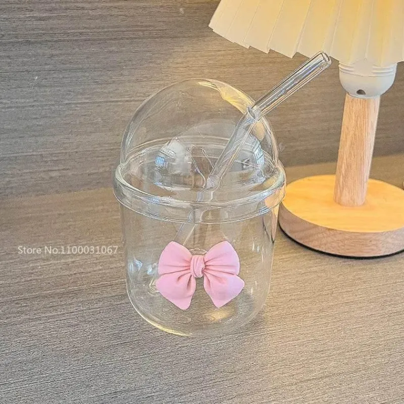 Plates u0026 More Küche & Esszimmer-Rosa Kaffeetasse aus Glas mit Fliege, Deckel und Strohhalm – süßes Trinkgeschirr