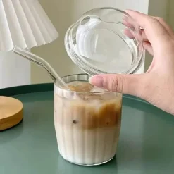 Plates u0026 More Küche & Esszimmer-Rosa Kaffeetasse aus Glas mit Fliege, Deckel und Strohhalm – süßes Trinkgeschirr