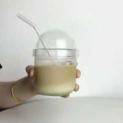 Plates u0026 More Küche & Esszimmer-Rosa Kaffeetasse aus Glas mit Fliege, Deckel und Strohhalm – süßes Trinkgeschirr