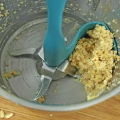 The Culinary Kit Küche & Esszimmer-Rotierender Mixerspatel – Schöpfwerkzeug für den Mixer