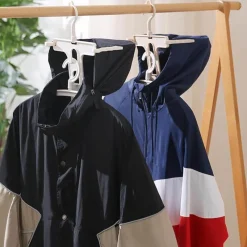 Tranquil Waters Badezimmer-Rutschfester, faltbarer Pullover-Kleiderbügel – platzsparender Kleider-Organizer