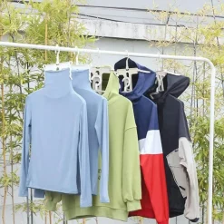 Tranquil Waters Badezimmer-Rutschfester, faltbarer Pullover-Kleiderbügel – platzsparender Kleider-Organizer