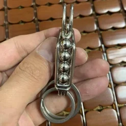 Trail Tech Outdoor-Gadgets|Outdoor-Artikel-Schlüsselanhänger aus mattiertem Edelstahl – elegantes Eisenwebdesign