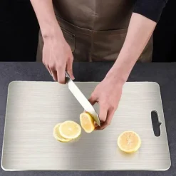 Tom Küche & Esszimmer-Schneidebrett aus Edelstahl – robuster Hackklotz für Obst, Gemüse und Fleisch