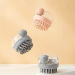 The Blissful Bath Badezimmer-Shampoo Dispenser Brush - Quick Clean Hair Massager