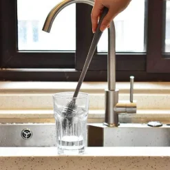 The Cozy Mug Küche & Esszimmer-Silikon-Glasreinigungsbürste mit langem Griff – leicht erreichbarer Fensterreiniger