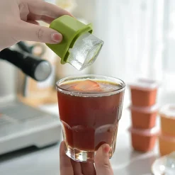 The Cozy Mug Küche & Esszimmer-Stapelbares Eiswürfelbereiter-Set – Gefrierschale aus Silikon für einfache Eiswürfel