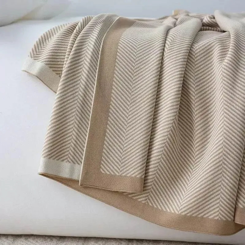 Wrap u0026 Relax Bettzeug-Strickdecke mit nordischen Streifen – gemütlicher, warmer Sofabezug für den Winter