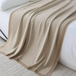 Wrap u0026 Relax Bettzeug-Strickdecke mit nordischen Streifen – gemütlicher, warmer Sofabezug für den Winter