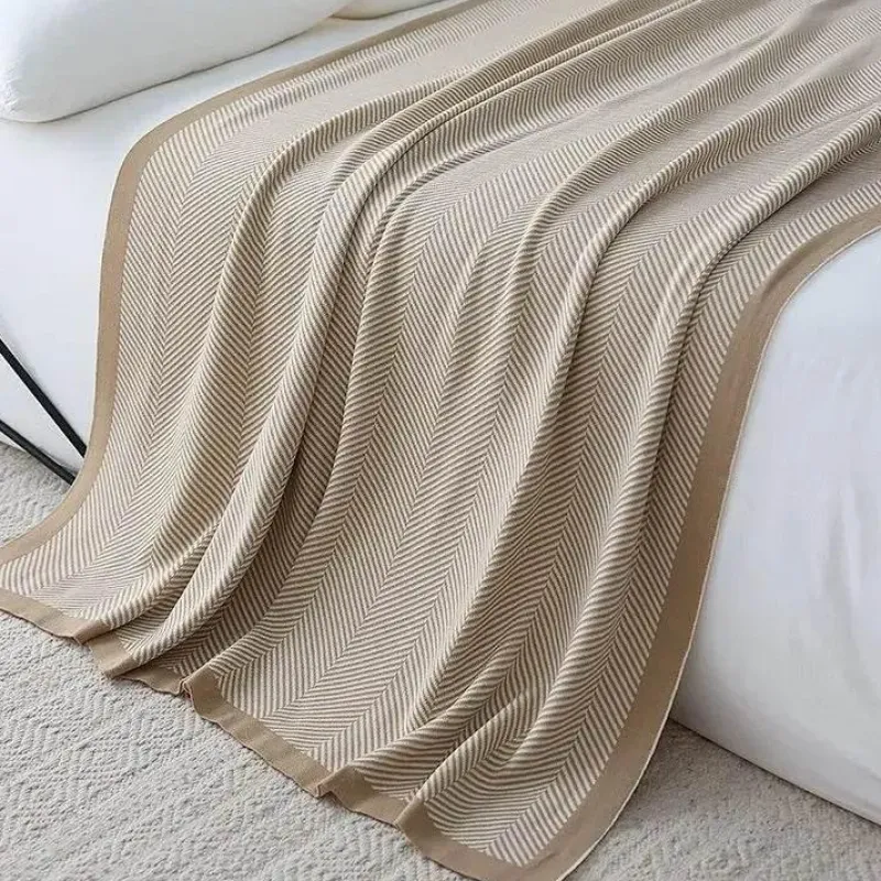 Wrap u0026 Relax Bettzeug-Strickdecke mit nordischen Streifen – gemütlicher, warmer Sofabezug für den Winter