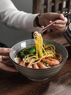 Elegance at the Table Küche & Esszimmer-Suppenschüssel-Set aus Keramik – große Retro-Schüssel mit Löffel und Essstäbchen