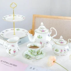 Feast u0026 Flair Küche & Esszimmer-Teegeschirr-Set „Blume des Monats“ – Elegantes Trinkgeschirr für Zuhause und die Küche