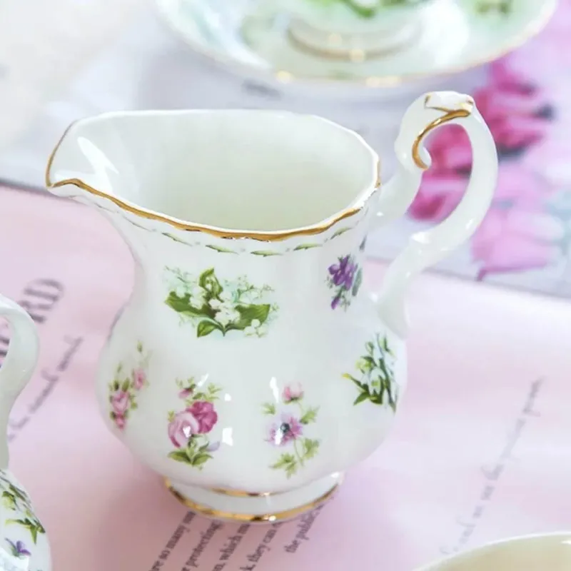 Feast u0026 Flair Küche & Esszimmer-Teegeschirr-Set „Blume des Monats“ – Elegantes Trinkgeschirr für Zuhause und die Küche