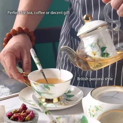 Feast u0026 Flair Küche & Esszimmer-Teeservice mit Kamelien-Blumenmotiv – Teekanne aus Knochenporzellan, Teetasse und Sieb