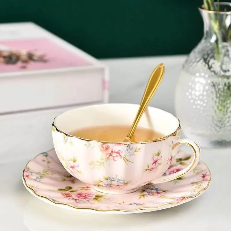 Plates u0026 More Küche & Esszimmer-Teetassen-Set aus Bone China – 2-teilig, Blumenmuster, Porzellan, Kaffeetasse, Geschenk, 200 ml