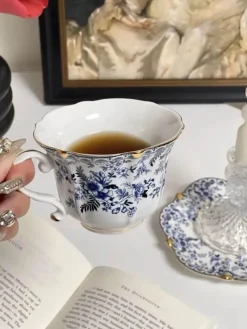 Plates u0026 More Küche & Esszimmer-Teetassen-Set aus Porzellan – Elegante Kaffeetassen mit Untertassen