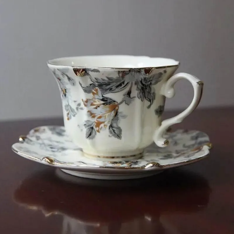 Plates u0026 More Küche & Esszimmer-Teetassen-Set aus Porzellan – Elegante Kaffeetassen mit Untertassen