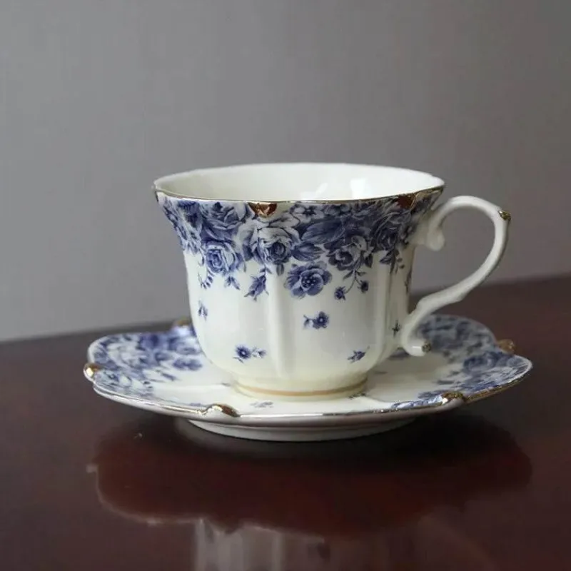 Plates u0026 More Küche & Esszimmer-Teetassen-Set aus Porzellan – Elegante Kaffeetassen mit Untertassen