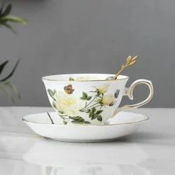 Plates u0026 More Küche & Esszimmer-Teetassen-Set aus Porzellan mit Blumenmuster – elegantes Trinkgeschirr mit Untertasse und Löffel