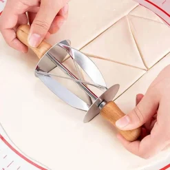 Tom Küche & Esszimmer-Teigschneiderrad aus Edelstahl – Croissant-Backwerkzeug