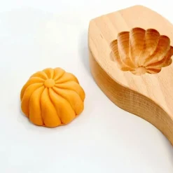 The Culinary Kit Küche & Esszimmer-Teigtaschenformer aus Holz – Mondförmige Form für selbstgemachte Teigtaschen