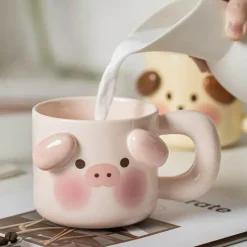 Plates u0026 More Küche & Esszimmer-Tierbecher-Set – Schwein und Hund mit Deckel, Löffel und Untertasse für Kaffee