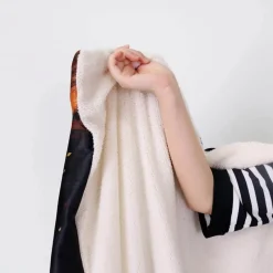 Cozy Haven Bettzeug-Tragbare Kapuzendecke mit Eis und Feuer in 3D