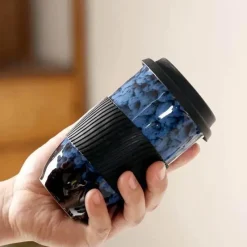 Plates u0026 More Küche & Esszimmer-Tragbarer Keramikbecher mit Deckel – Kaffee- und Teetasse für Paare