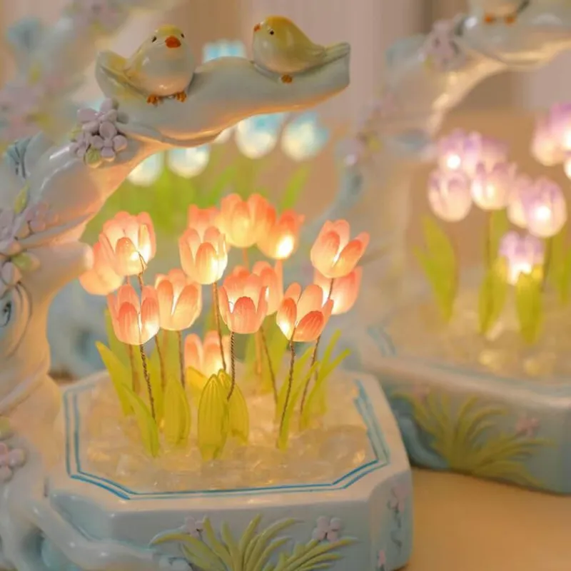 Bright Accents Beleuchtung-Tulpen-Nachtlicht – Lampe mit Blumen- und Vogel-Design