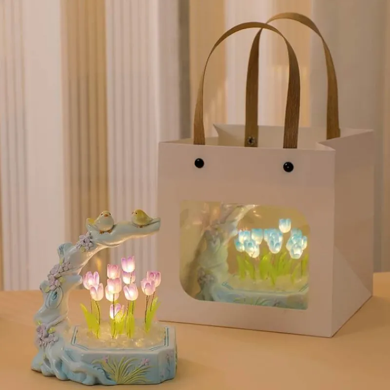 Bright Accents Beleuchtung-Tulpen-Nachtlicht – Lampe mit Blumen- und Vogel-Design