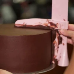 The Culinary Kit Küche & Esszimmer-Verstellbarer Kuchenspatel – Glättungswerkzeug zum Backen