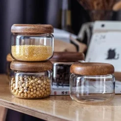 Plates u0026 More Küche & Esszimmer-Vorratsglas aus Glas mit Deckel aus Akazienholz – 300 ml Gewürzbehälter für trockene Lebensmittel