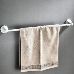 The Blissful Bath Badezimmer-Wandmontiertes Badezimmer-Zubehörhalter-Set – Organizer für Handtücher, Toilettenartikel und Accessoires