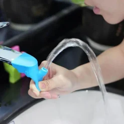 Tranquil Waters Badezimmer-Wasserhahnverlängerung für Kinder – Elastischer Wasserhahnadapter