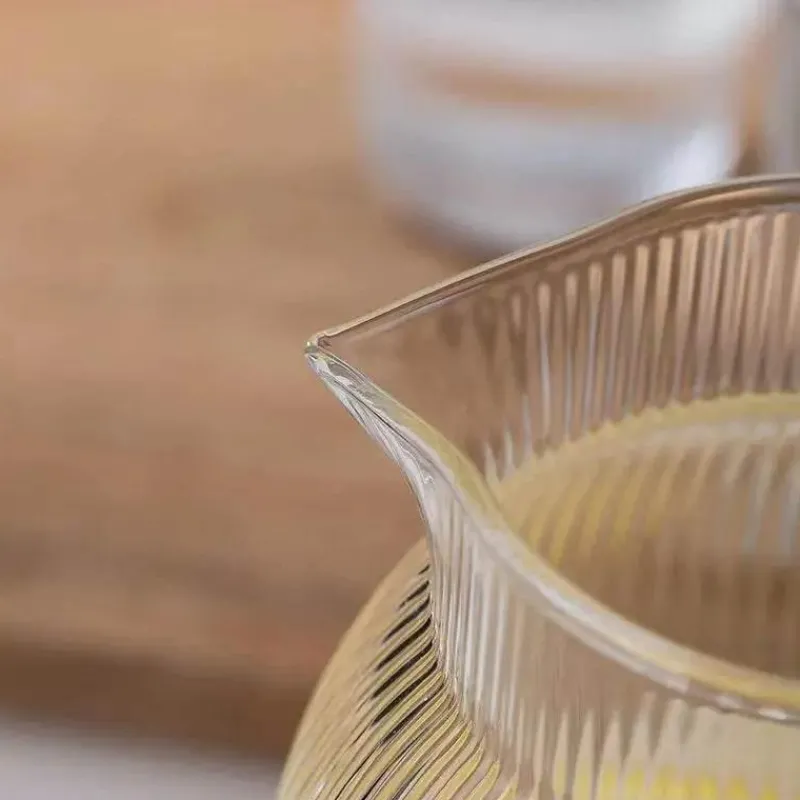 Plates u0026 More Küche & Esszimmer-Wasserkrug aus Glas mit Griff – Vielseitiger Krug für heißen und kalten Tee