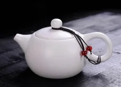 Plates u0026 More Küche & Esszimmer-Weißes, mattes Teekannen-Set aus Keramik – Teegeschirr-Wasserkocher für Tee und Kaffee