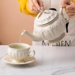 Plates u0026 More Küche & Esszimmer-Weißes Porzellan-Teeservice – Elegante englische Teetassen und Kaffeekanne