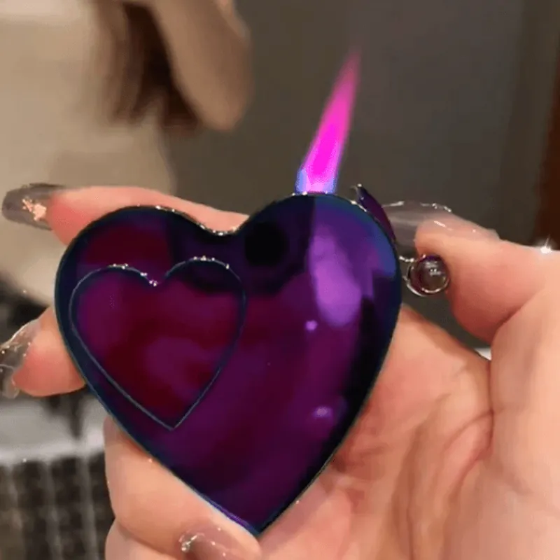 Cozy Living Camping Im Freien|Outdoor-Artikel-Winddichtes Feuerzeug mit Liebesprojektor – Geschenkidee mit ewiger Flamme