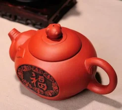 Plates u0026 More Küche & Esszimmer-Yixing-Teekanne aus violettem Ton – handgefertigtes 300-ml-Teeset mit Schweine-Design