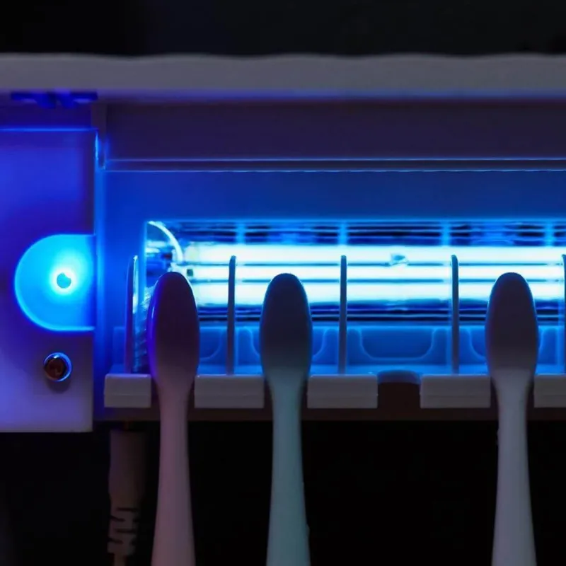 The Blissful Bath Badezimmer-Zahnbürsten-Organizer – Desinfektionshalter zur Wandmontage