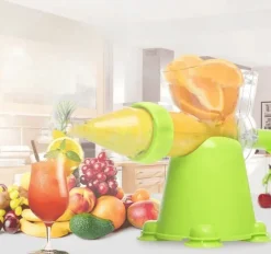 The Culinary Kit Küche & Esszimmer-Zitruspresse – Manuelle Zitronenpresse mit eingebautem Filter